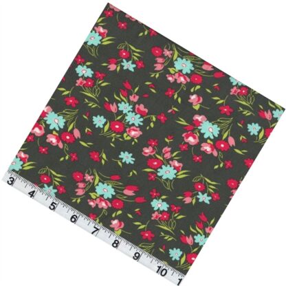 Vải làm Quilt - ghép vải - tấm 50x55 cm hoa đỏ hồng nền xanh rêu