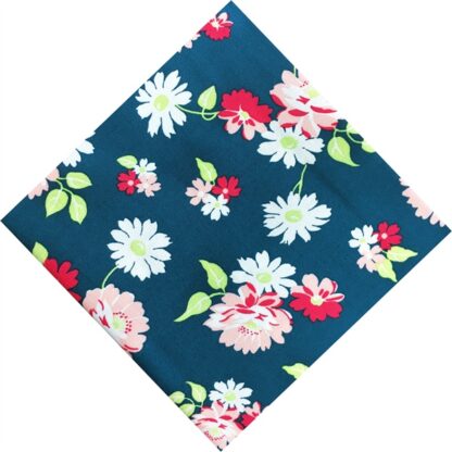 Vải làm Quilt - ghép vải - tấm 50x55 Hoa đỏ , xanh lá nền navy