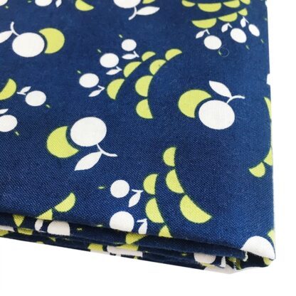 Vải làm Quilt - ghép vải - tấm 100 x 110 nền navy đậm họa tiết quả - Hình ảnh 2