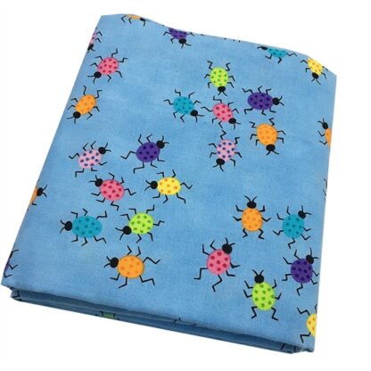 Vải làm Quilt - ghép vải - tấm 100 x 110 họa tiết bọ rùa nhiều mầu nền xanh biển - Hình ảnh 2