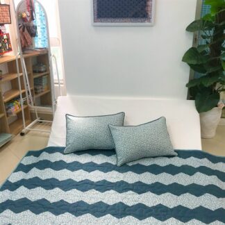 Chăn ghép vải chần bông lục giác xanh hoa nhí 200 x 210 cm